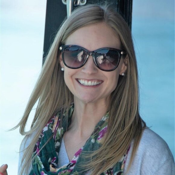 Meet your Posher, Lacey - Picture 1 of 1